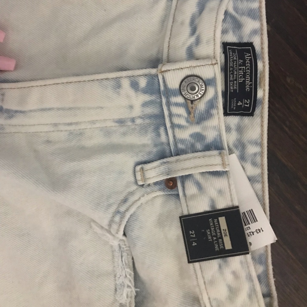 BNWT Abercrombie & Fitch Zoe Denim Skirt Size 27 - Picture 4 of 4